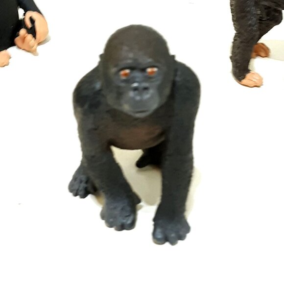 Set Of 3 Monkey Figurines - Cute Apes With Baby - Animal Toys - Realistic Detail - Picture 3 of 6